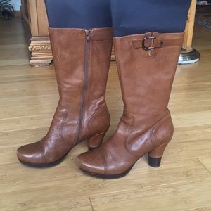 Light brown heeled boot